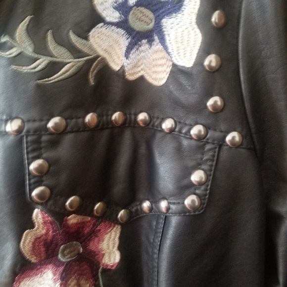 Fashion to Figure Faux Leather Embroidered Floral - Picture 6 of 8